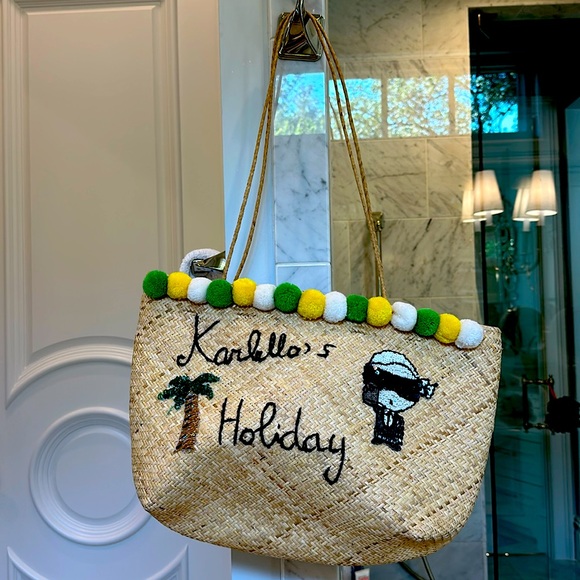 Karlello’a Holiday - Picture 1 of 10